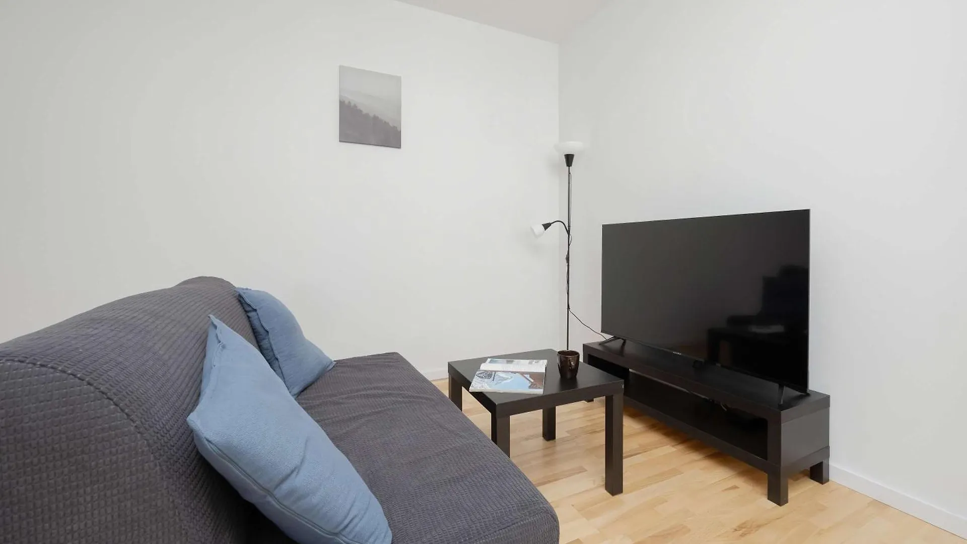 Air Conditioned Apartment In Warsaw With Parking, Balcony And Bathtub By Noclegi Renters