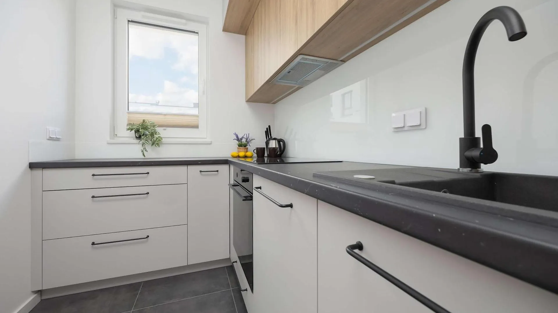 Air Conditioned Apartment In Warsaw With Parking, Balcony And Bathtub By Noclegi Renters 0*,  波兰
