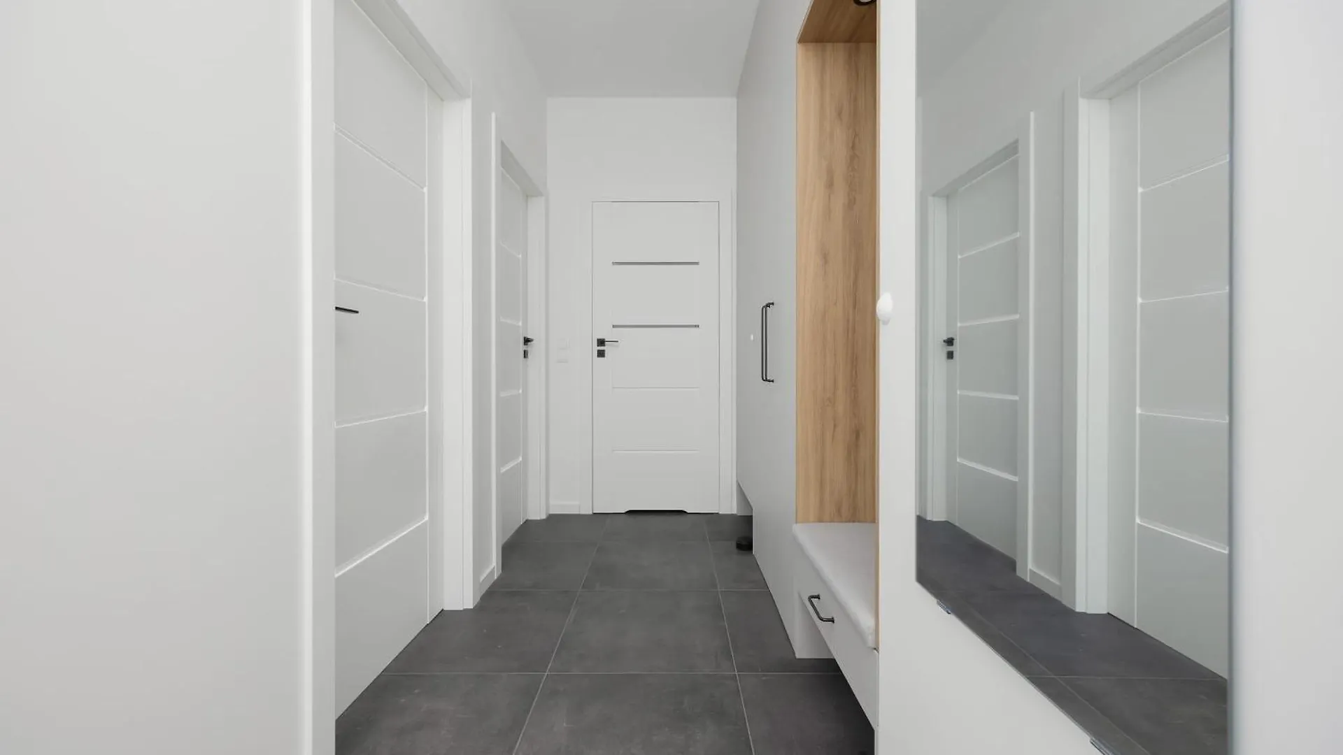 Air Conditioned Apartment In Warsaw With Parking, Balcony And Bathtub By Noclegi Renters 波兰
